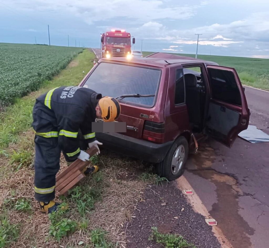 Bombeiros socorrem vitima de acidente em Amambai