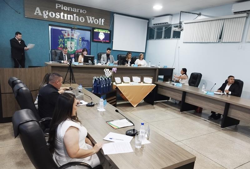 Aprovações do PPA, da LOA e homenagens marcaram o encerramento do ano legislativo 2025 em Aral Moreira