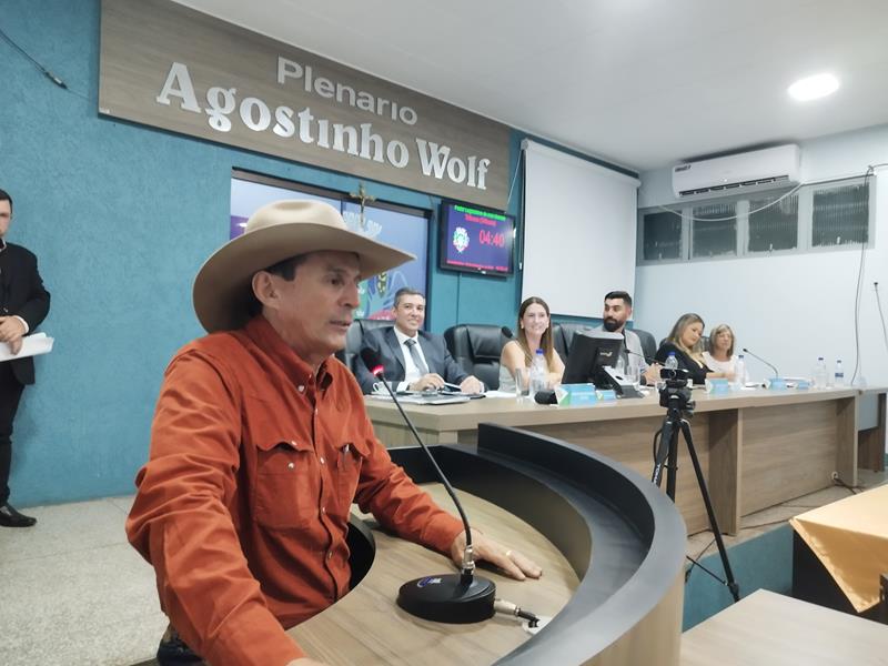 Aprovações do PPA, da LOA e homenagens marcaram o encerramento do ano legislativo 2025 em Aral Moreira