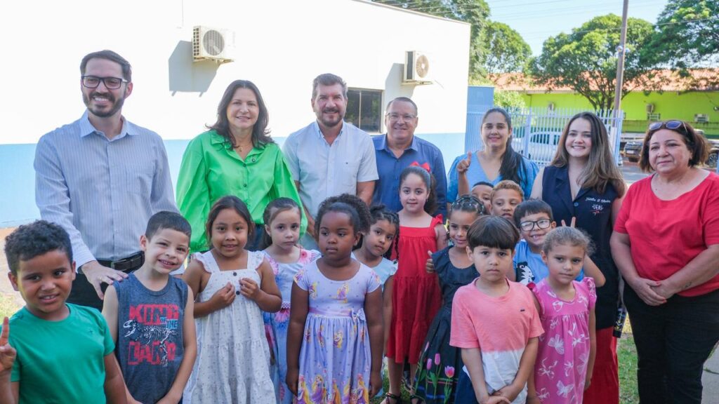 Professor Pontinha recepciona Pedro Kemp para entrega de emendas e kits de brinquedos em Caarapó
