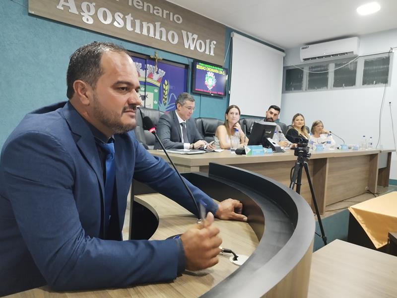 Aprovações do PPA, da LOA e homenagens marcaram o encerramento do ano legislativo 2025 em Aral Moreira