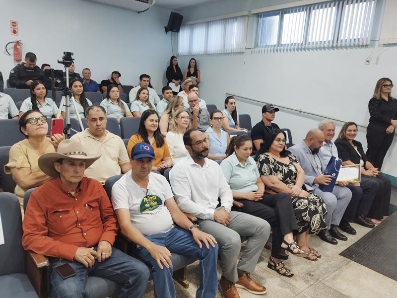 Aprovações do PPA, da LOA e homenagens marcaram o encerramento do ano legislativo 2025 em Aral Moreira