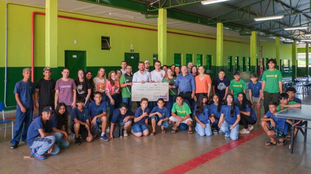 Professor Pontinha recepciona Pedro Kemp para entrega de emendas e kits de brinquedos em Caarapó