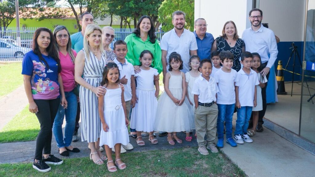 Professor Pontinha recepciona Pedro Kemp para entrega de emendas e kits de brinquedos em Caarapó