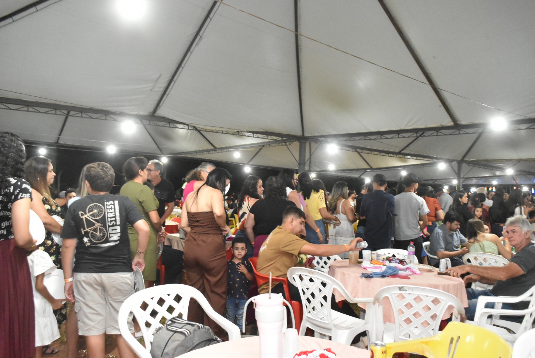 Iguatemi: Confraternização dos servidores municipais reúne mais de duas mil pessoas