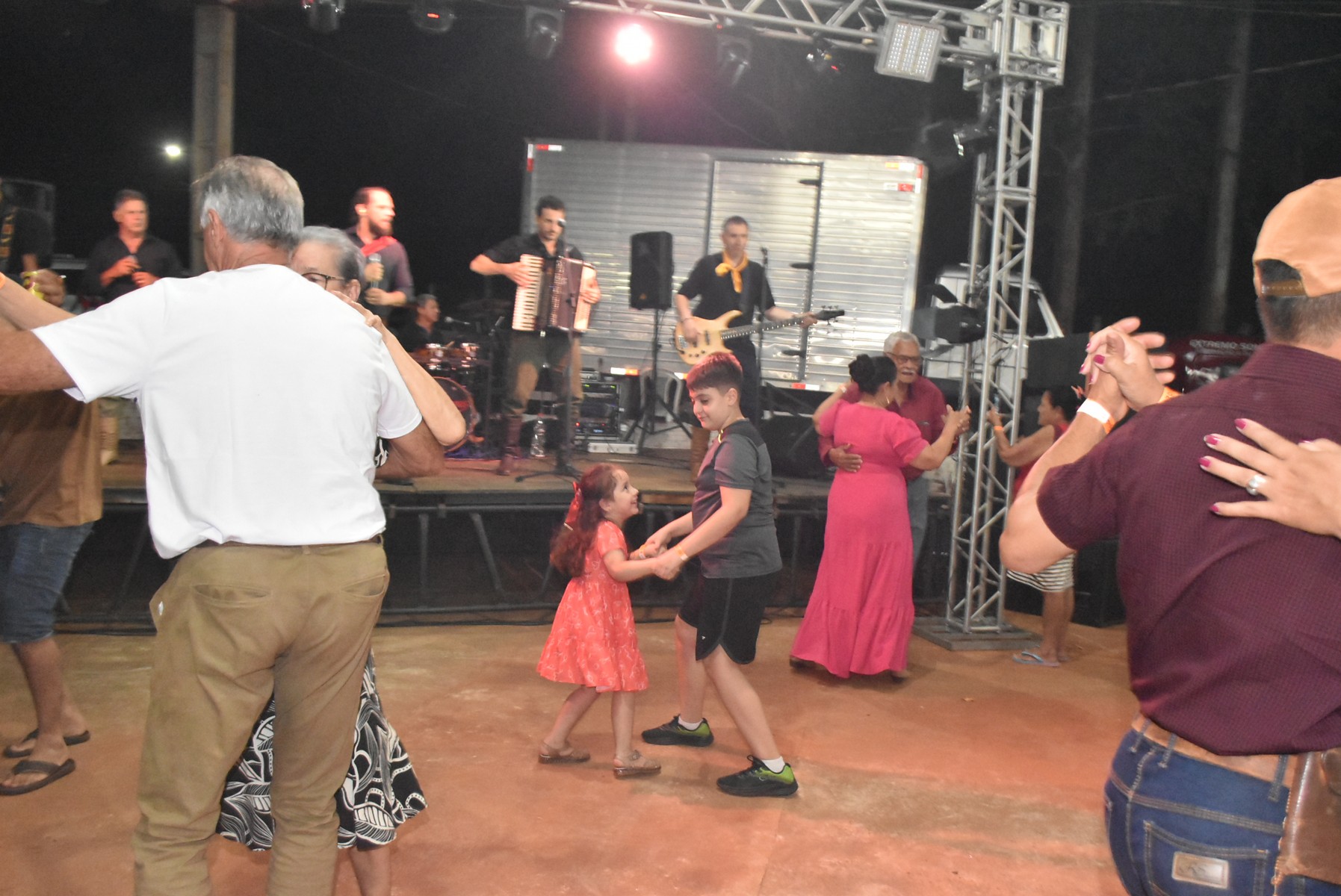 Iguatemi: Confraternização dos servidores municipais reúne mais de duas mil pessoas