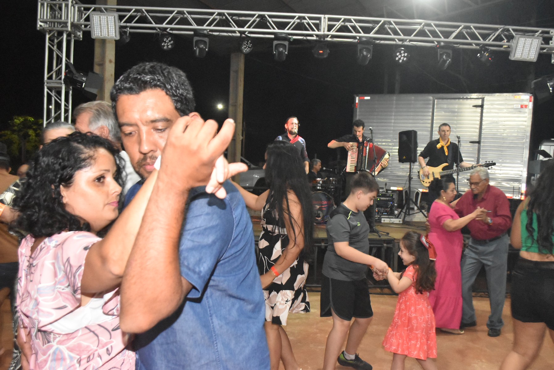 Iguatemi: Confraternização dos servidores municipais reúne mais de duas mil pessoas