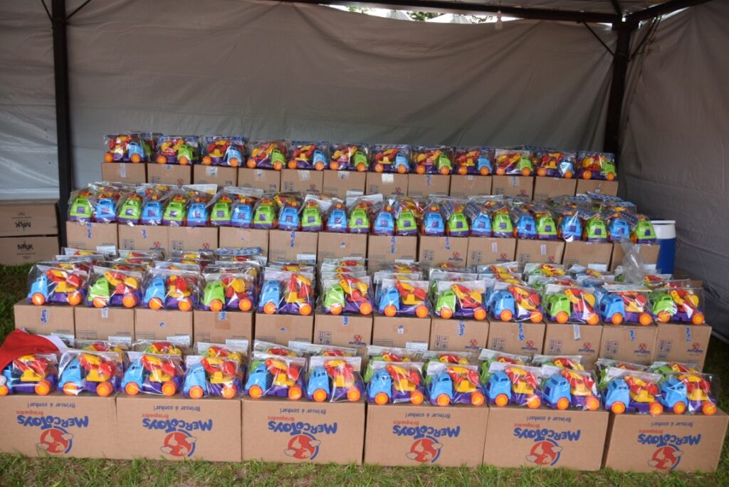 4 mil brinquedos distribuídos levam alegria às crianças iguatemienses na 5ª edição do Natal Feliz