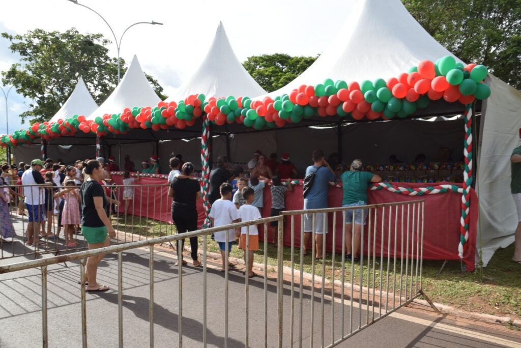 4 mil brinquedos distribuídos levam alegria às crianças iguatemienses na 5ª edição do Natal Feliz