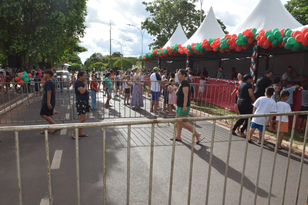 4 mil brinquedos distribuídos levam alegria às crianças iguatemienses na 5ª edição do Natal Feliz