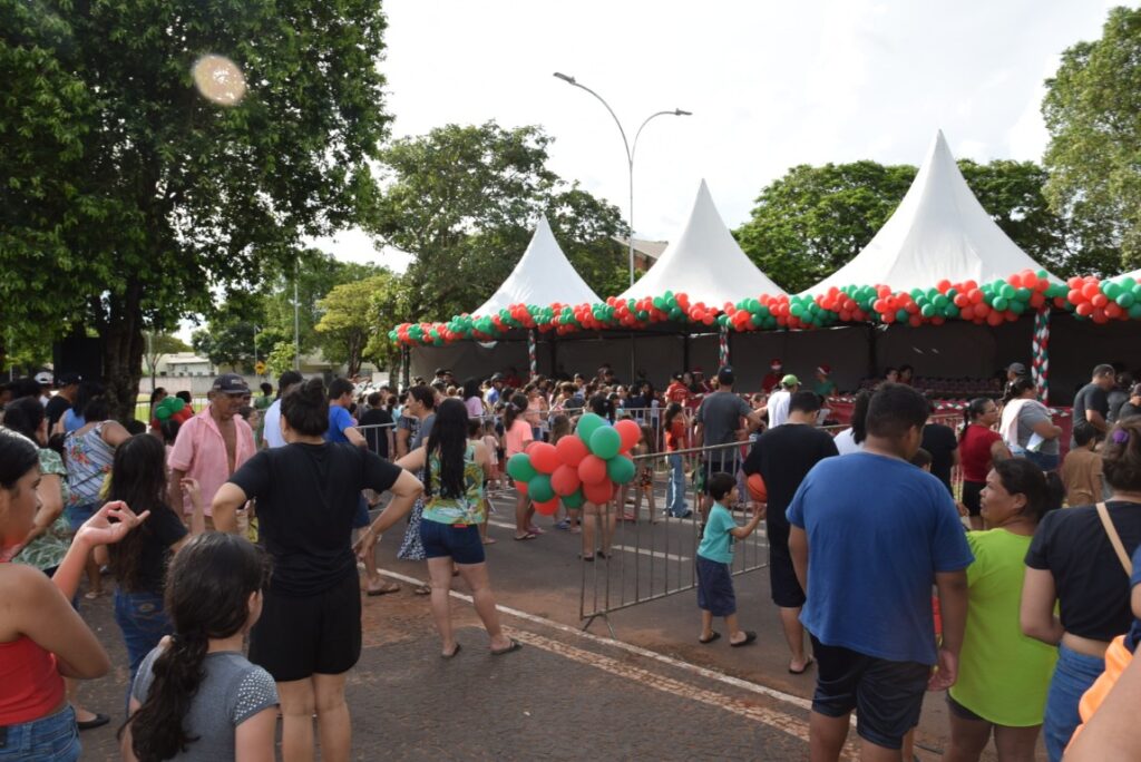 4 mil brinquedos distribuídos levam alegria às crianças iguatemienses na 5ª edição do Natal Feliz