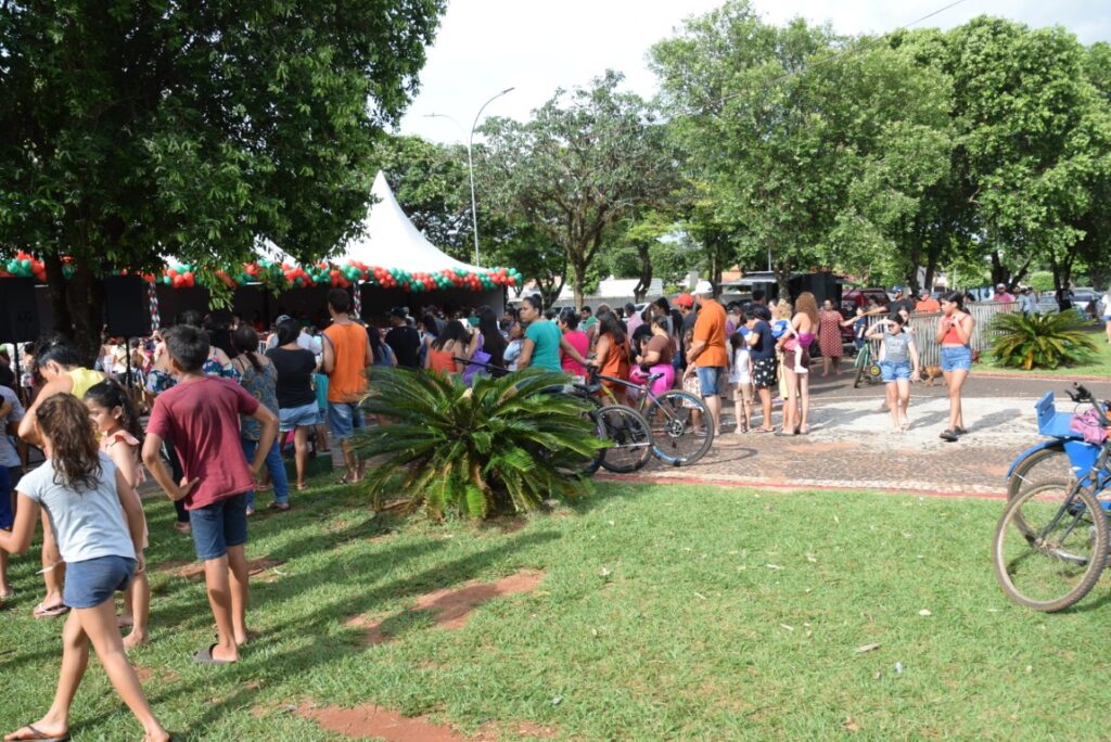 4 mil brinquedos distribuídos levam alegria às crianças iguatemienses na 5ª edição do Natal Feliz