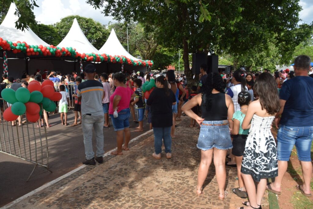 4 mil brinquedos distribuídos levam alegria às crianças iguatemienses na 5ª edição do Natal Feliz