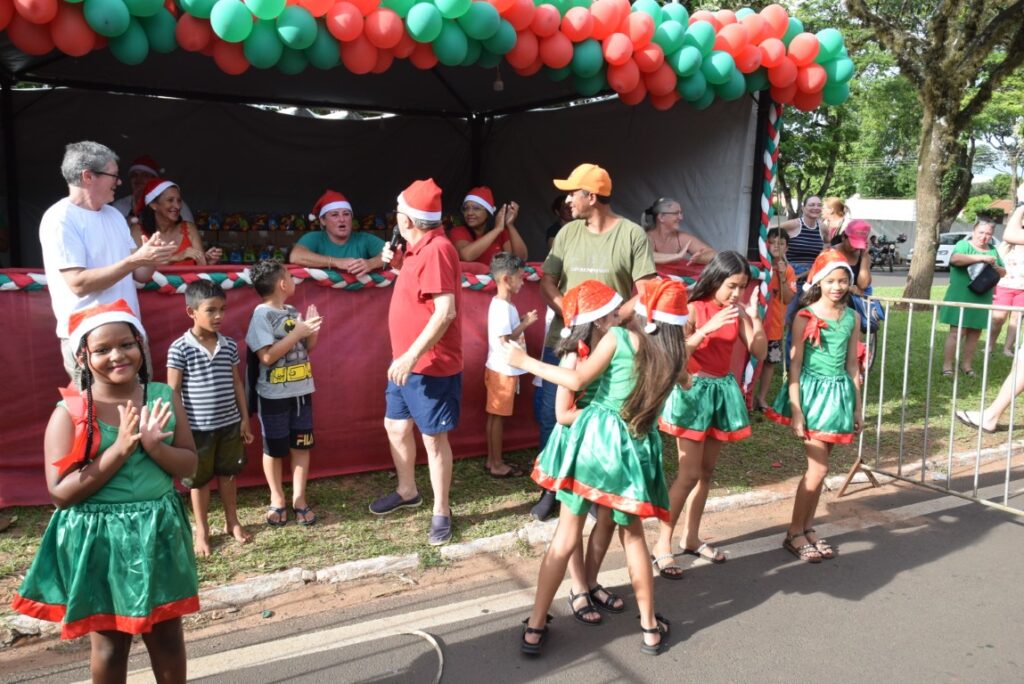4 mil brinquedos distribuídos levam alegria às crianças iguatemienses na 5ª edição do Natal Feliz