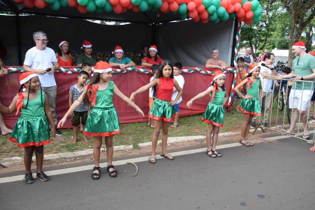 4 mil brinquedos distribuídos levam alegria às crianças iguatemienses na 5ª edição do Natal Feliz