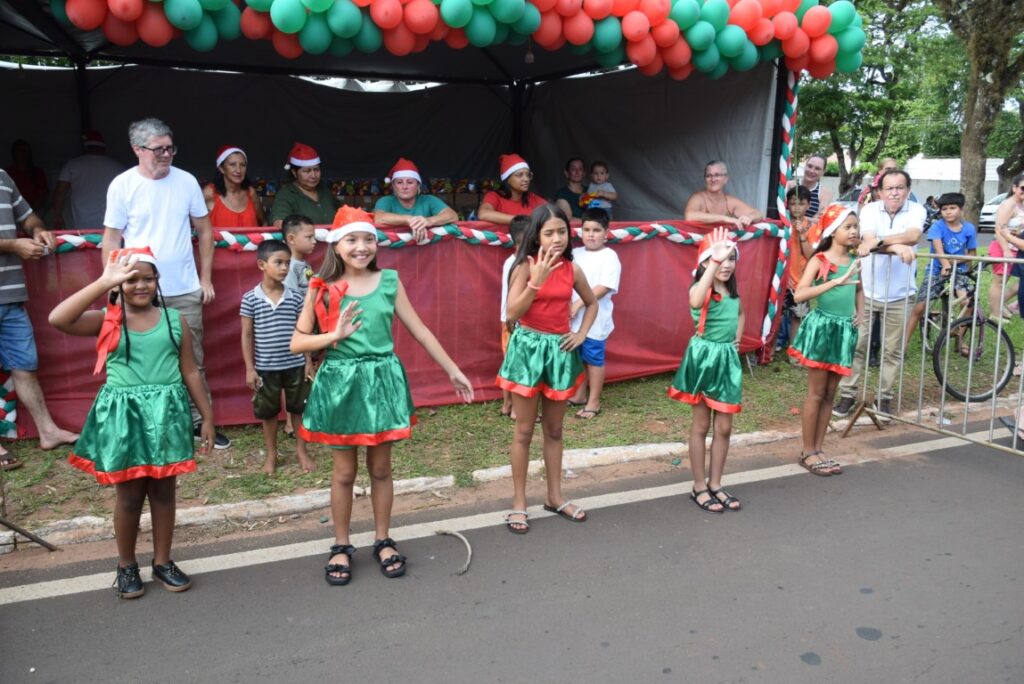 4 mil brinquedos distribuídos levam alegria às crianças iguatemienses na 5ª edição do Natal Feliz