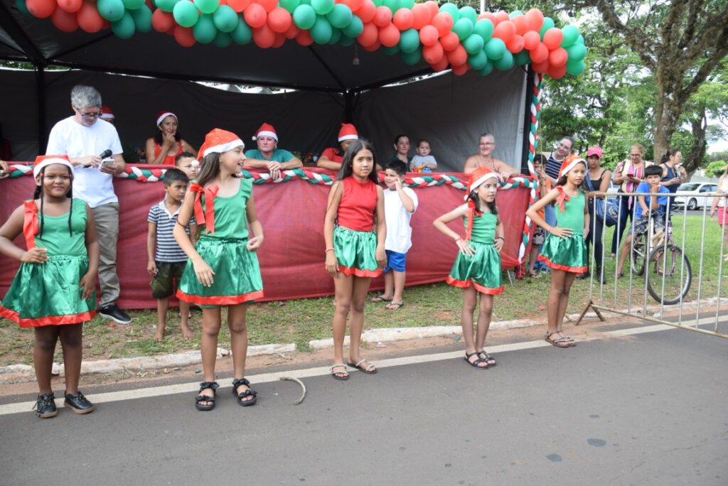 4 mil brinquedos distribuídos levam alegria às crianças iguatemienses na 5ª edição do Natal Feliz