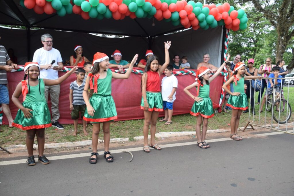 4 mil brinquedos distribuídos levam alegria às crianças iguatemienses na 5ª edição do Natal Feliz