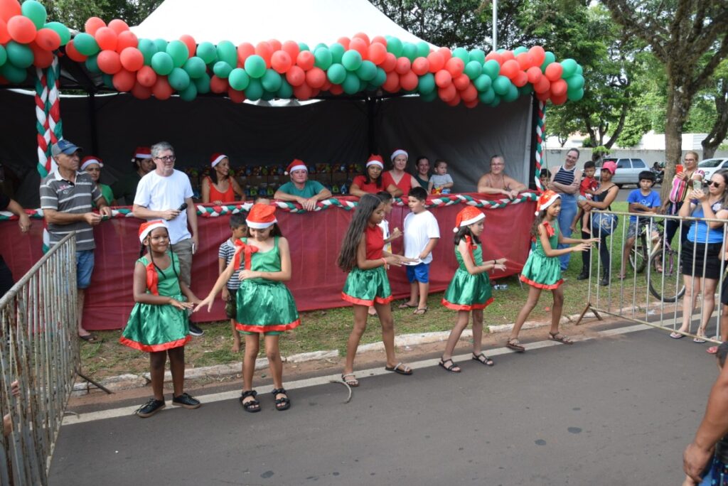 4 mil brinquedos distribuídos levam alegria às crianças iguatemienses na 5ª edição do Natal Feliz