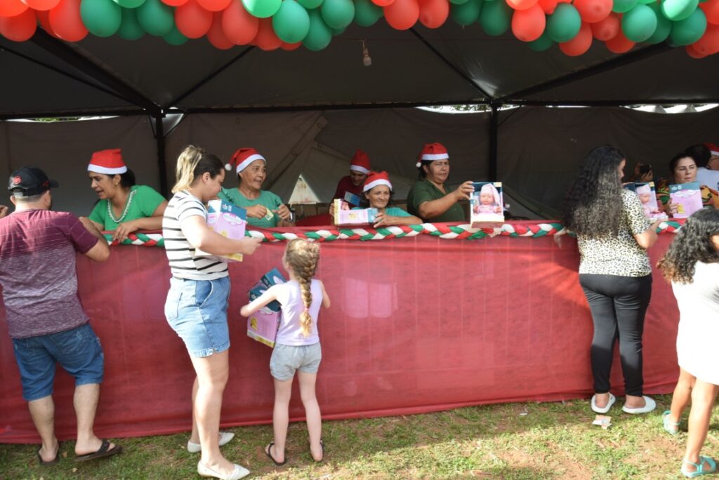 4 mil brinquedos distribuídos levam alegria às crianças iguatemienses na 5ª edição do Natal Feliz