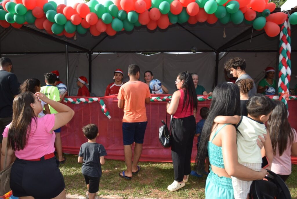 4 mil brinquedos distribuídos levam alegria às crianças iguatemienses na 5ª edição do Natal Feliz