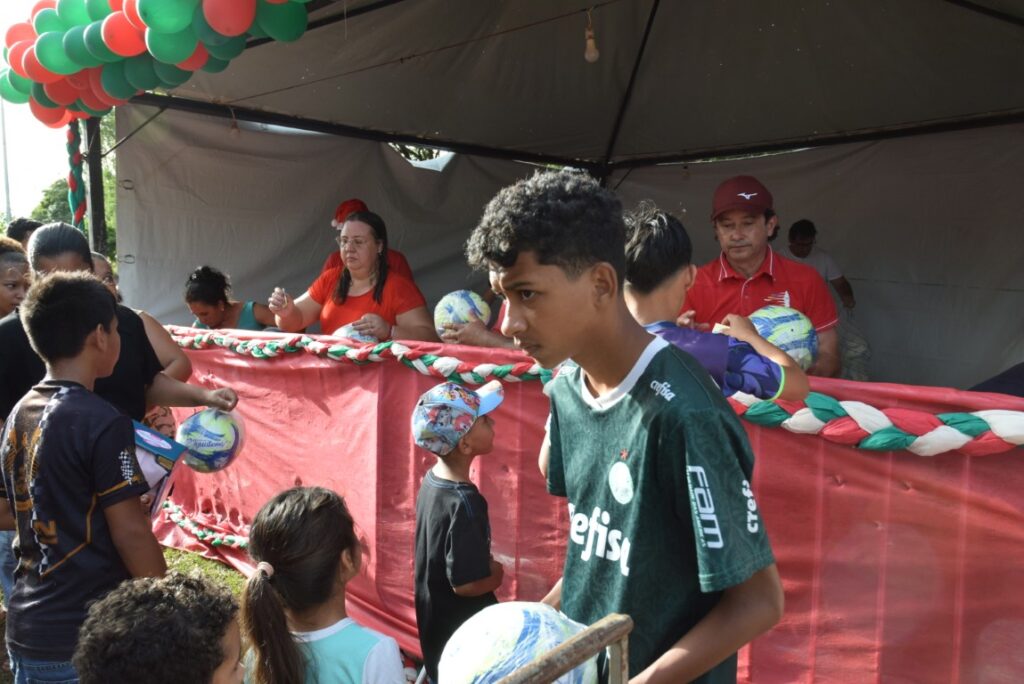 4 mil brinquedos distribuídos levam alegria às crianças iguatemienses na 5ª edição do Natal Feliz