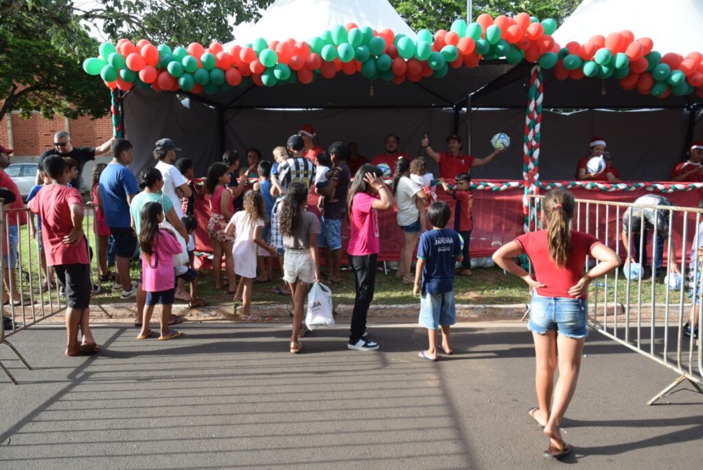 4 mil brinquedos distribuídos levam alegria às crianças iguatemienses na 5ª edição do Natal Feliz