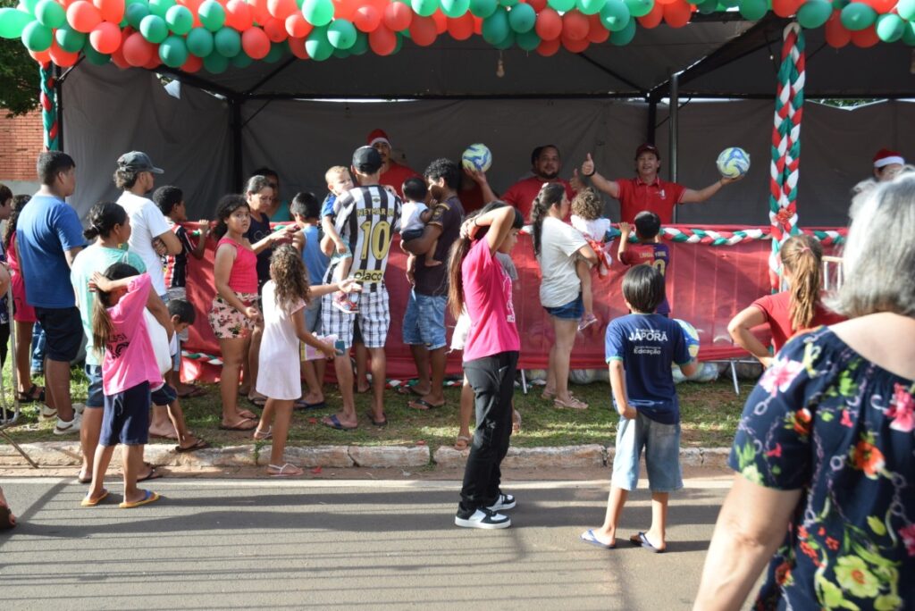 4 mil brinquedos distribuídos levam alegria às crianças iguatemienses na 5ª edição do Natal Feliz