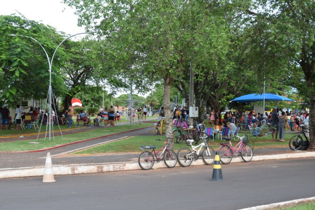 4 mil brinquedos distribuídos levam alegria às crianças iguatemienses na 5ª edição do Natal Feliz