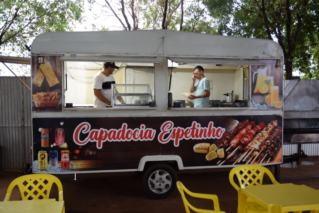 Iguatemi: Primeira noite de réveillon reuniu milhares de pessoas na Praça João Francisco Lopes, no show da dupla nacional “Us Agroboy”