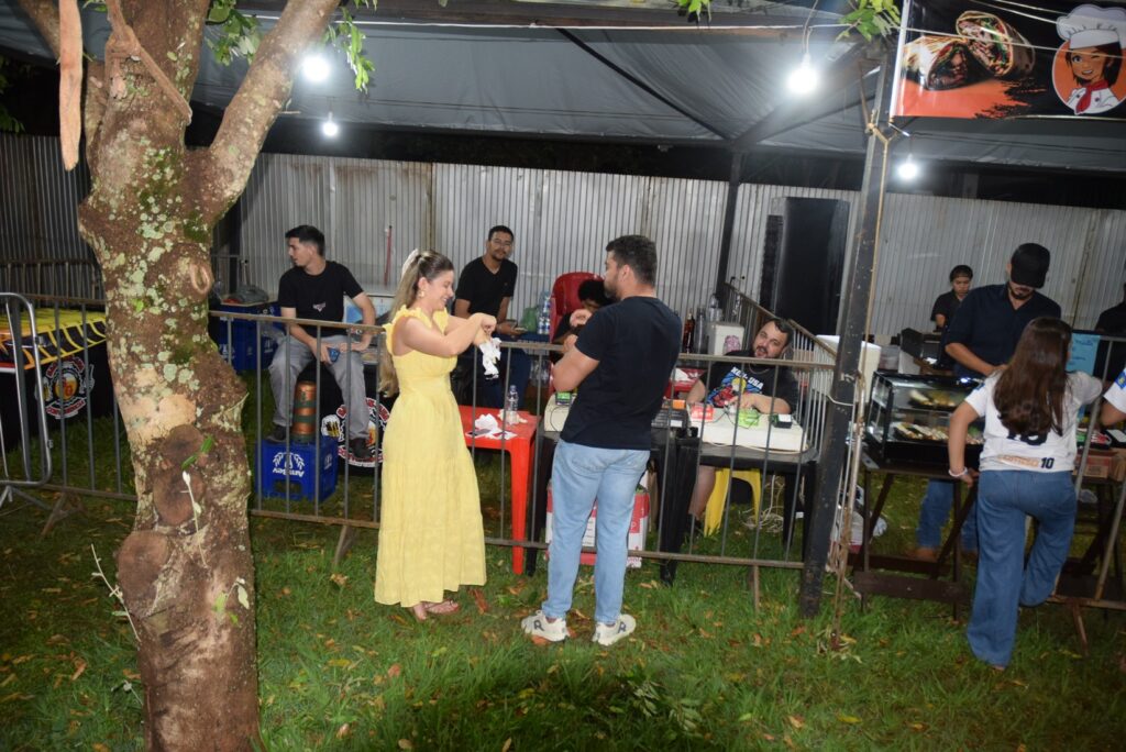 Iguatemi: Primeira noite de réveillon reuniu milhares de pessoas na Praça João Francisco Lopes, no show da dupla nacional “Us Agroboy”