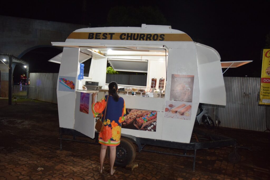 Iguatemi: Primeira noite de réveillon reuniu milhares de pessoas na Praça João Francisco Lopes, no show da dupla nacional “Us Agroboy”