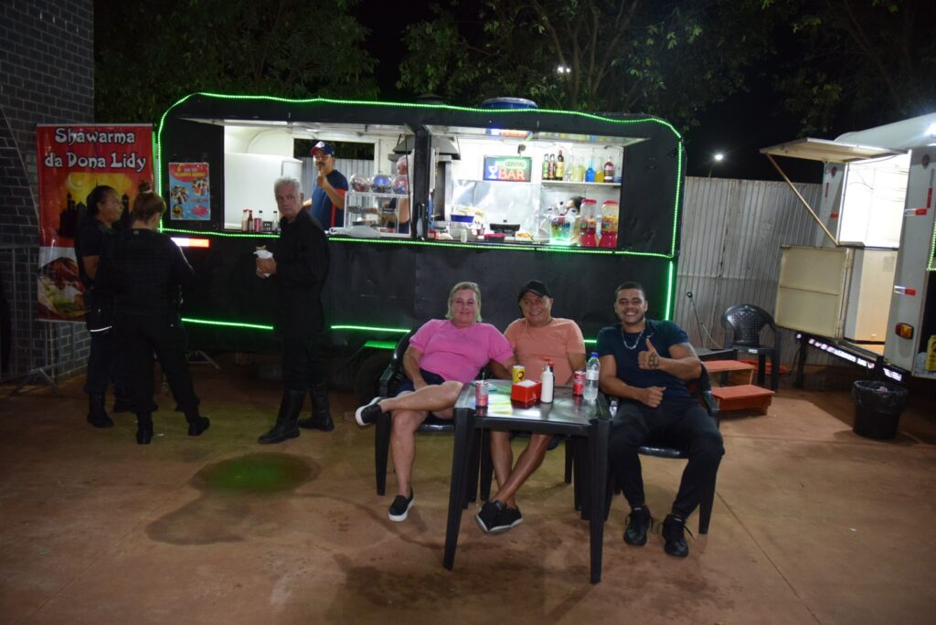 Iguatemi: Primeira noite de réveillon reuniu milhares de pessoas na Praça João Francisco Lopes, no show da dupla nacional “Us Agroboy”