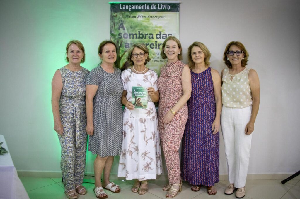 Vereadora Miriam Krenczynski lança livro de poesias em Iguatemi