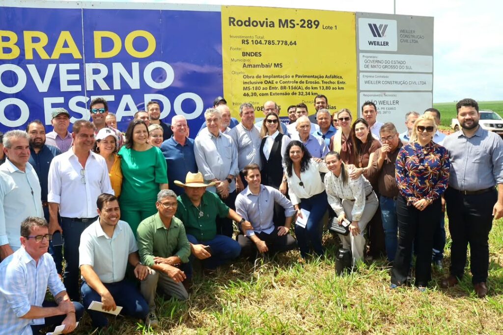 Mara Caseiro e Eduardo Riedel assinam autorização para pavimentação da MS-289, entre Amambai e Juti