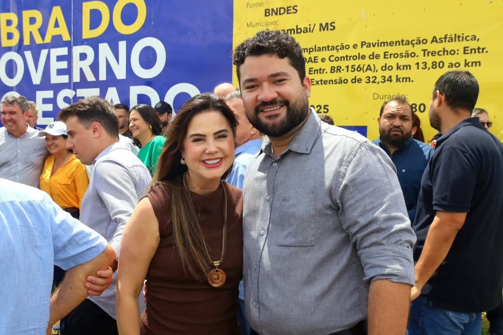 Mara Caseiro e Eduardo Riedel assinam autorização para pavimentação da MS-289, entre Amambai e Juti