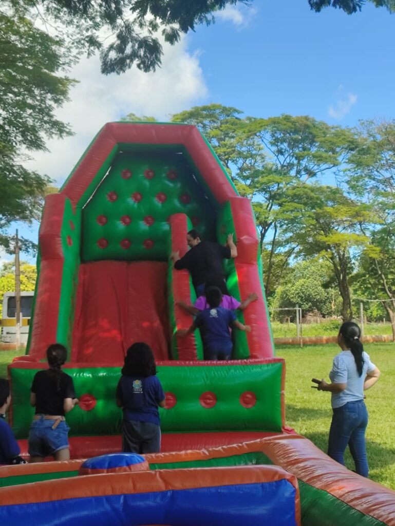 APAE de Paranhos encerra ano letivo com confraternização entre alunos, profissionais e familiares
