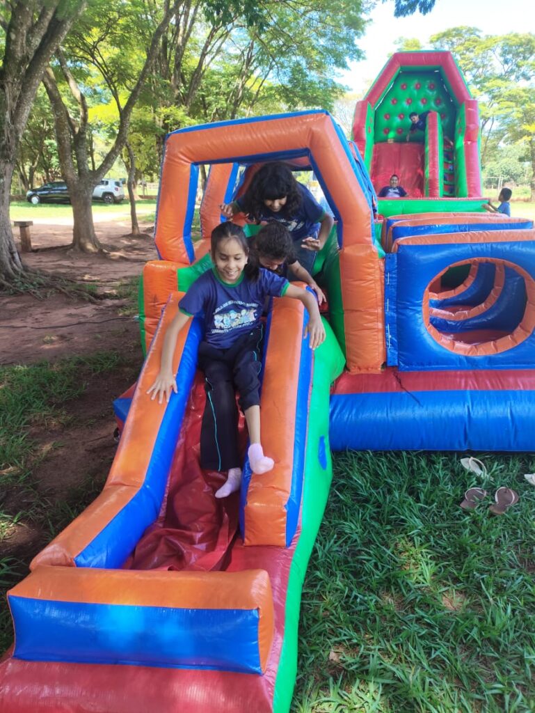 APAE de Paranhos encerra ano letivo com confraternização entre alunos, profissionais e familiares