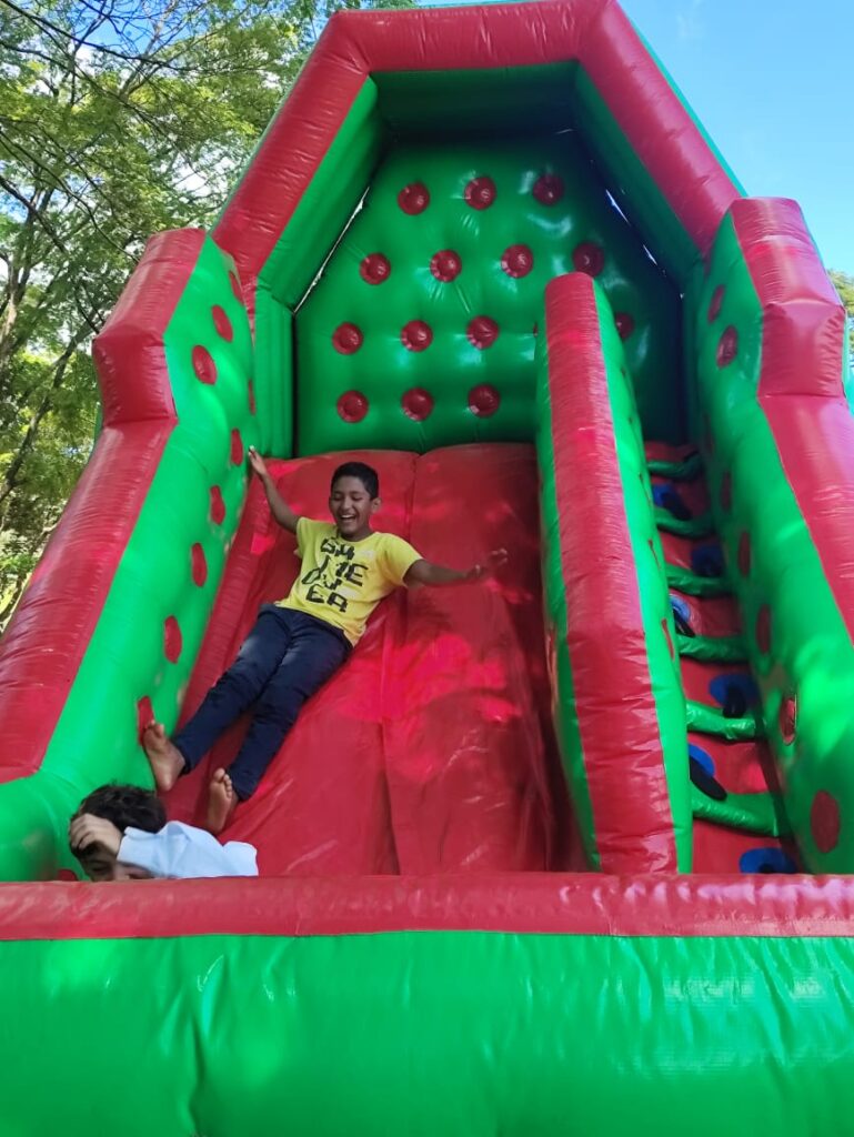 APAE de Paranhos encerra ano letivo com confraternização entre alunos, profissionais e familiares