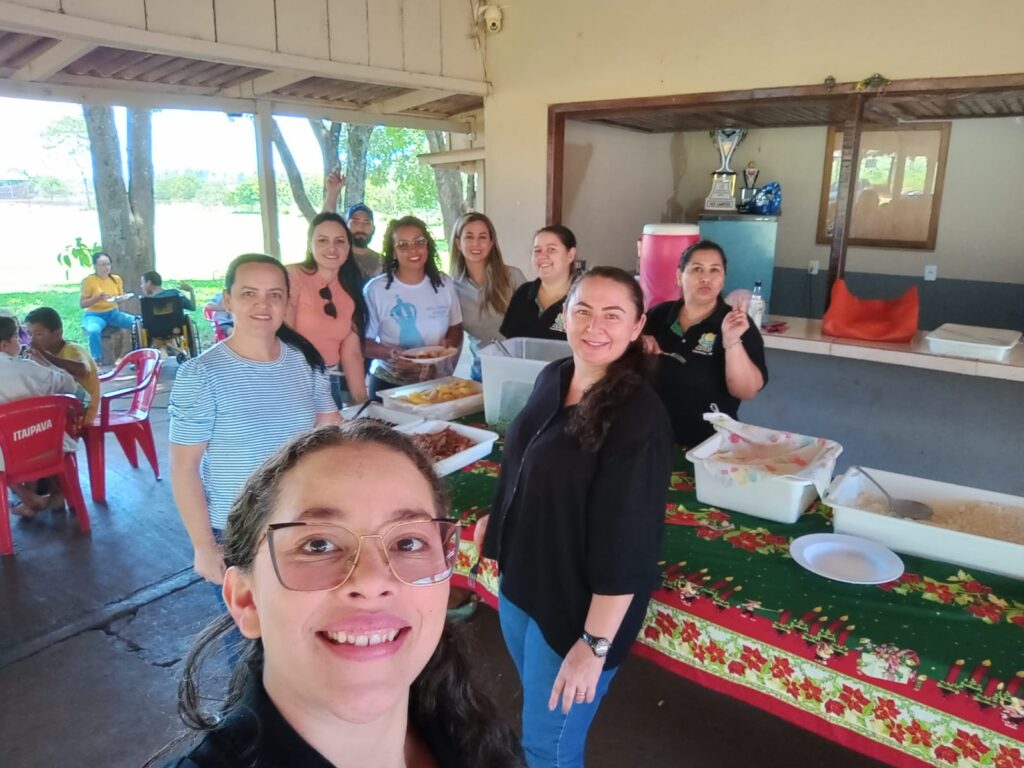 APAE de Paranhos encerra ano letivo com confraternização entre alunos, profissionais e familiares