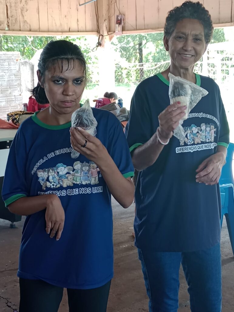 APAE de Paranhos encerra ano letivo com confraternização entre alunos, profissionais e familiares