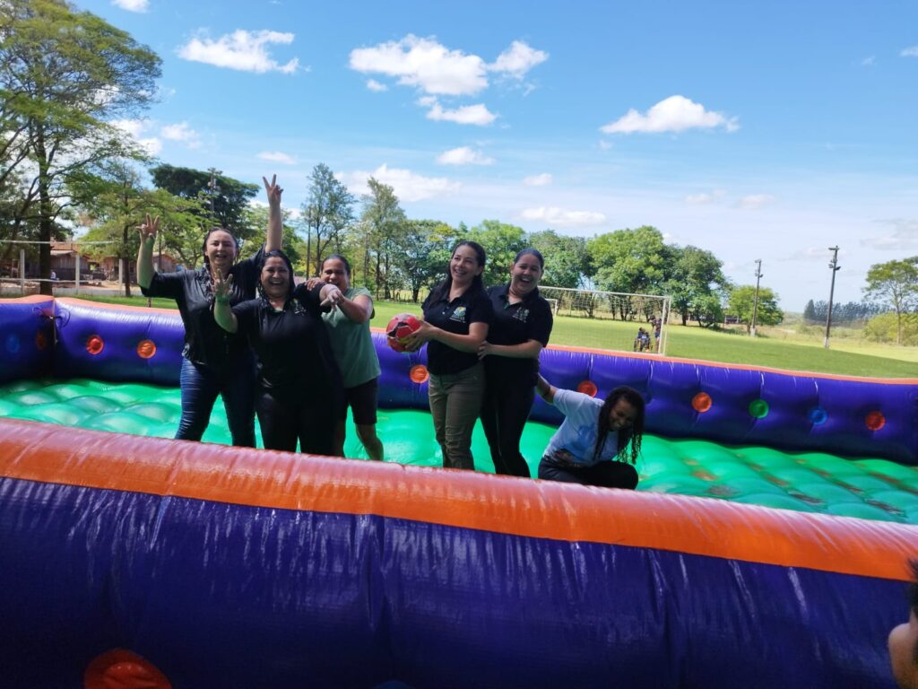 APAE de Paranhos encerra ano letivo com confraternização entre alunos, profissionais e familiares