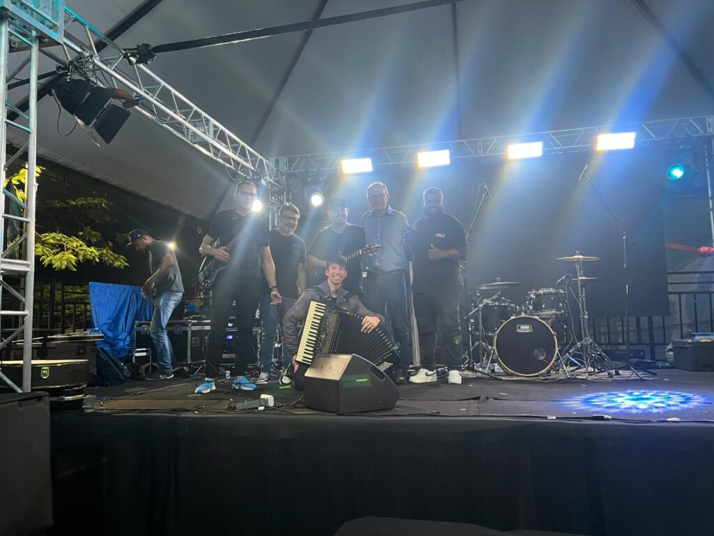 11º Festibai transforma sábado em noite de talento, música e espírito natalino em Amambai