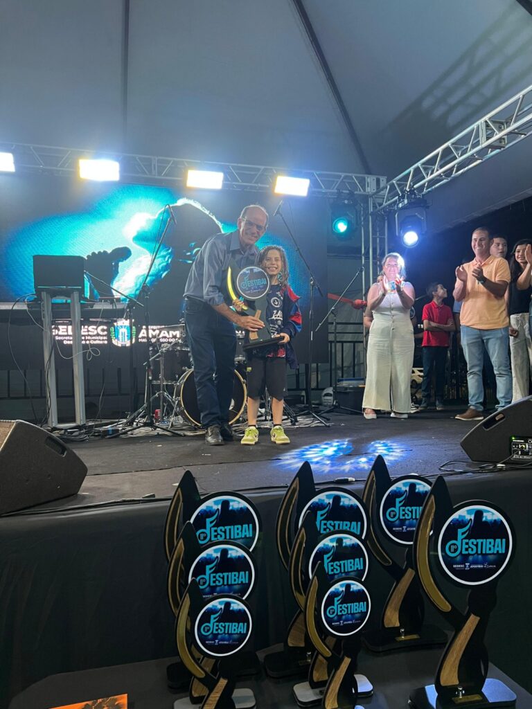 11º Festibai transforma sábado em noite de talento, música e espírito natalino em Amambai