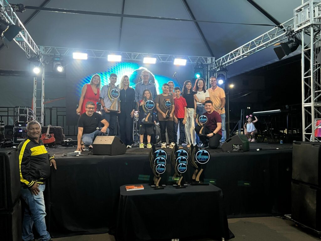 11º Festibai transforma sábado em noite de talento, música e espírito natalino em Amambai