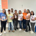 ACS e ACE recebem protetor solar durante palestra do Dezembro Laranja em Amambai