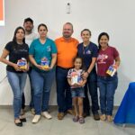ACS e ACE recebem protetor solar durante palestra do Dezembro Laranja em Amambai