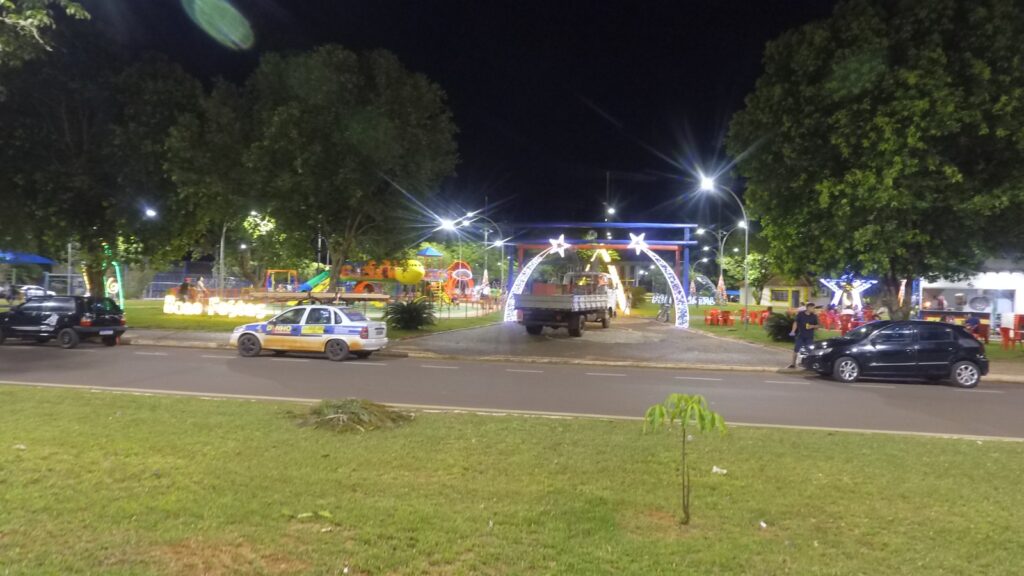 Iguatemi: Praça Central começa a receber iluminação e decoração especial de Natal