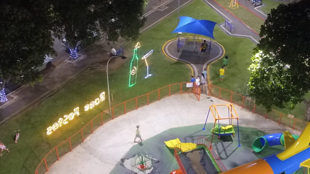 Iguatemi: Praça Central começa a receber iluminação e decoração especial de Natal