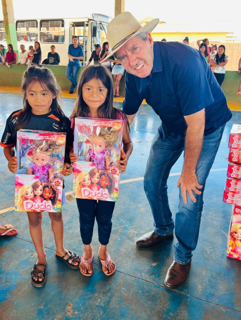 Prefeitura de Paranhos celebra o Natal com entrega de brinquedos às crianças indígenas
